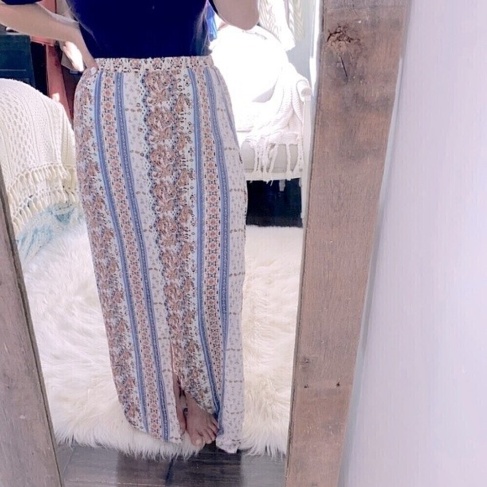 Buttons size large floral maxi skirt